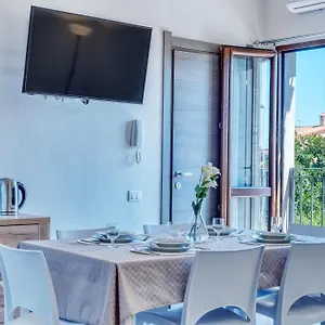 Dom wakacyjny Izzhome Cozy Sunflowers, Pula